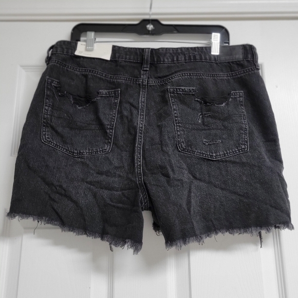 American Eagle NWT Super Hi Rise Mom shorts. - Picture 4 of 16